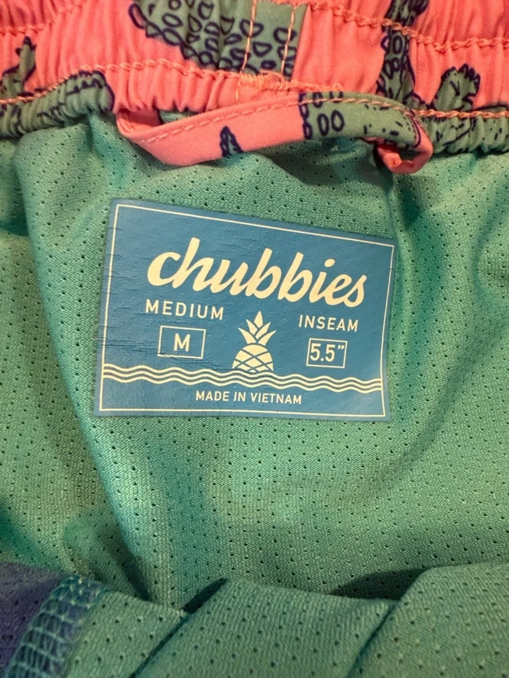 chubbies the Glades Pink Swim Trunks with Green Alligator Motif - size Medium